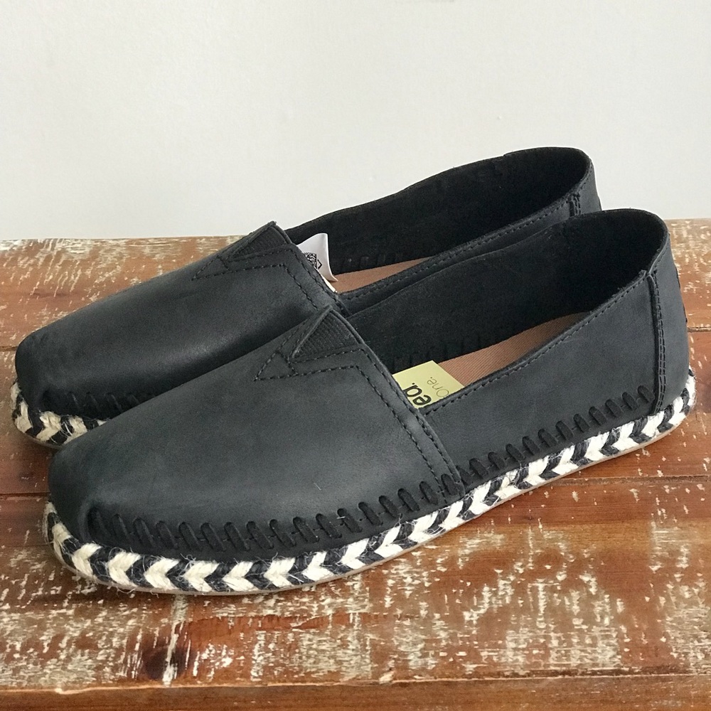Women’s Toms shoes